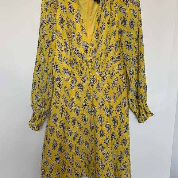 SALONI Dresses & Skirts - Saloni Dress- only worn once.